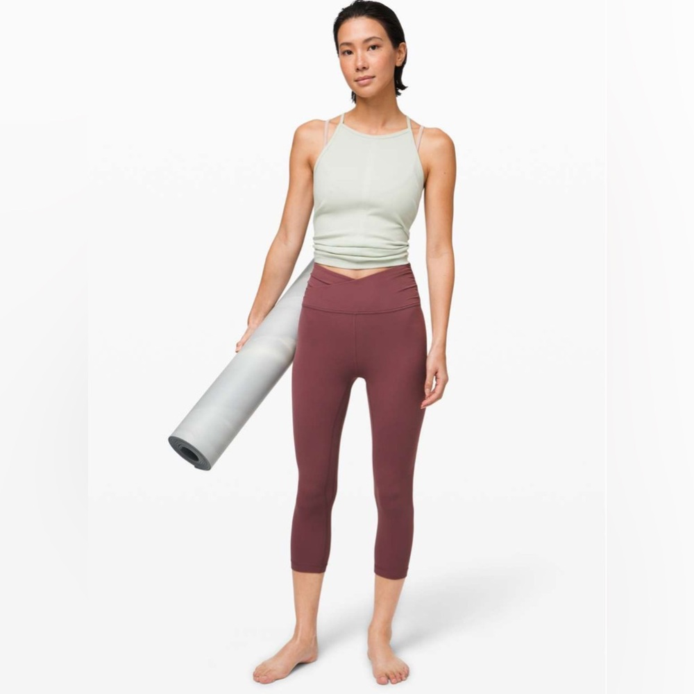 Lululemon Align Crop 21" *Cross Waist
Size 6
Antique Bark
84